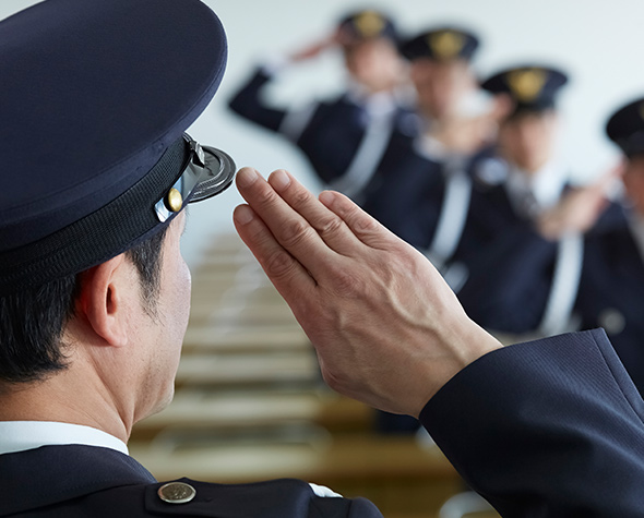 教育は警察OBが担当